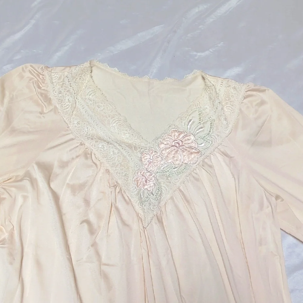 Vintage Floral & Lace Long Sleeve Floor Length Grannycore Nylon Nightgown USA